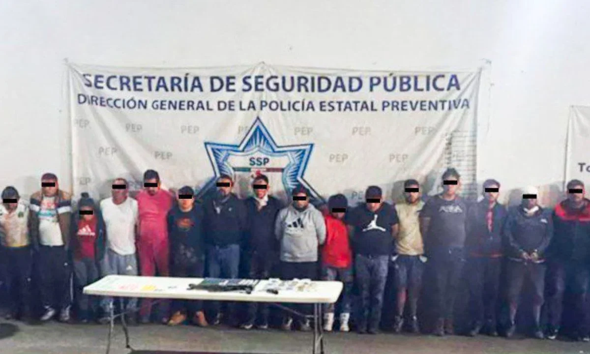 Efectivos de la Marina y de seguridad estatal detuvieron a 16 integrantes presuntamente de la Familia Michoacana dedicados al cobro de piso.