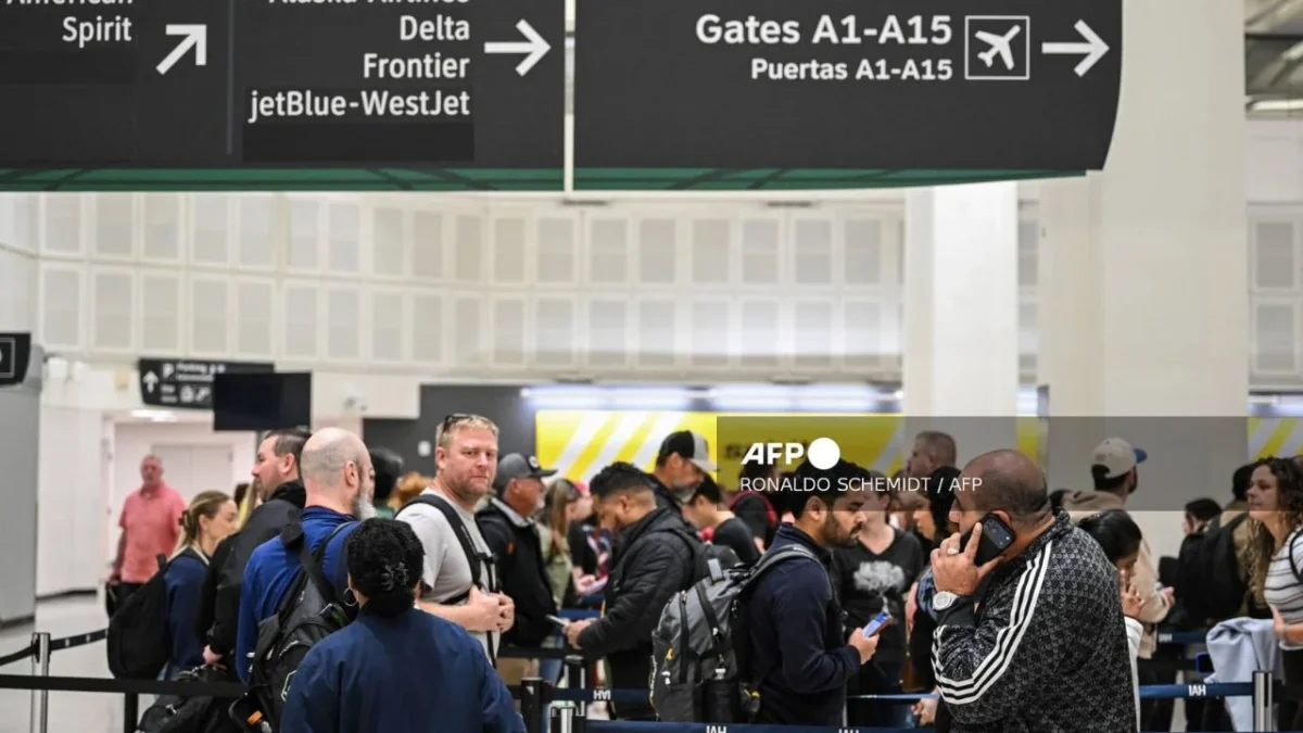 Donald Trump ordena despliegue de agentes de ICE en los aeropuertos