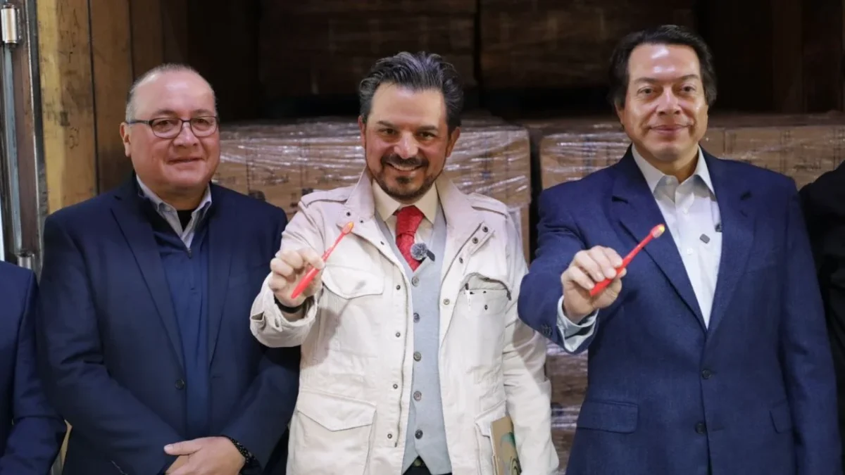 La SEP y el IMSS recibieron la donación de cerca de 4 millones de cepillos dentales para fortalecer salud bucal en escuelas rurales.