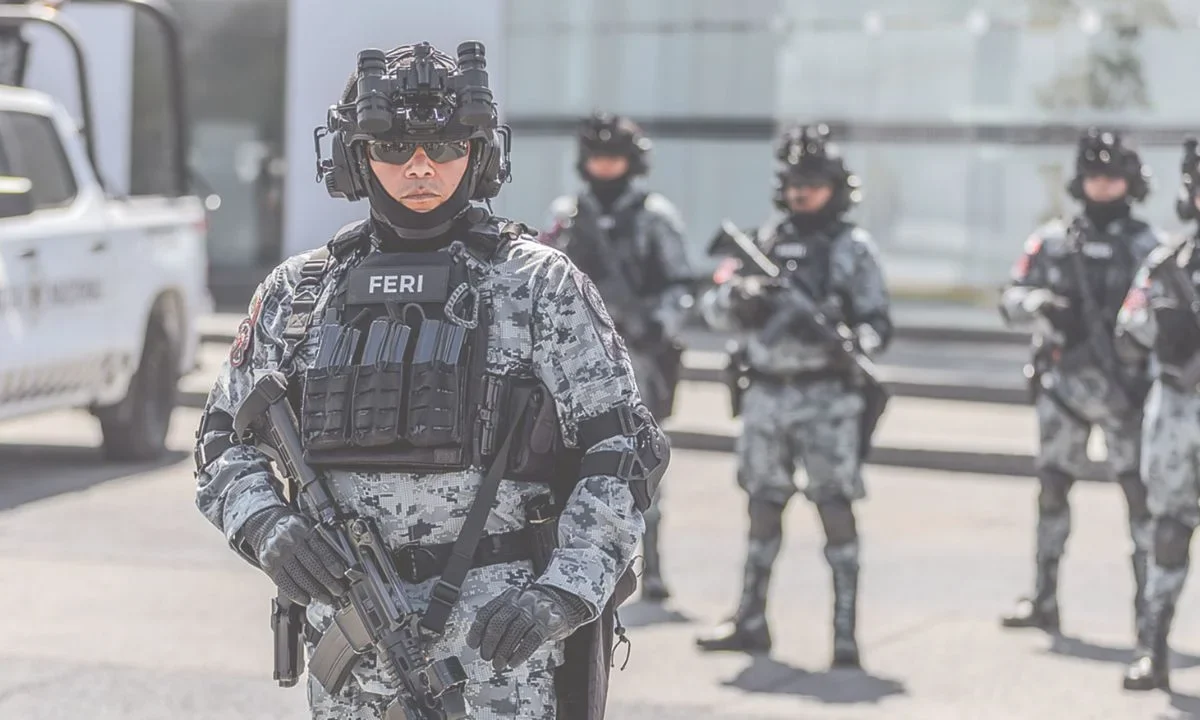 El adiestramiento de la élite de la Guardia Nacional incluye simuladores y ejercicios tácticos, así como el uso de armas.