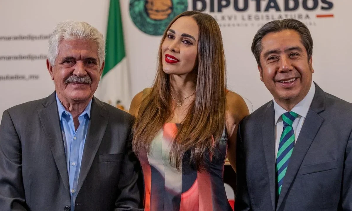 En San Lázaro, 'Tuca' Ferretti apoya la formación de talentos en México