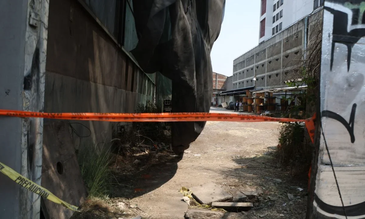 Situación. Las actividades en San Antonio Abad 124 están suspendidas; en la zona prevalece el hermetismo por el percance.