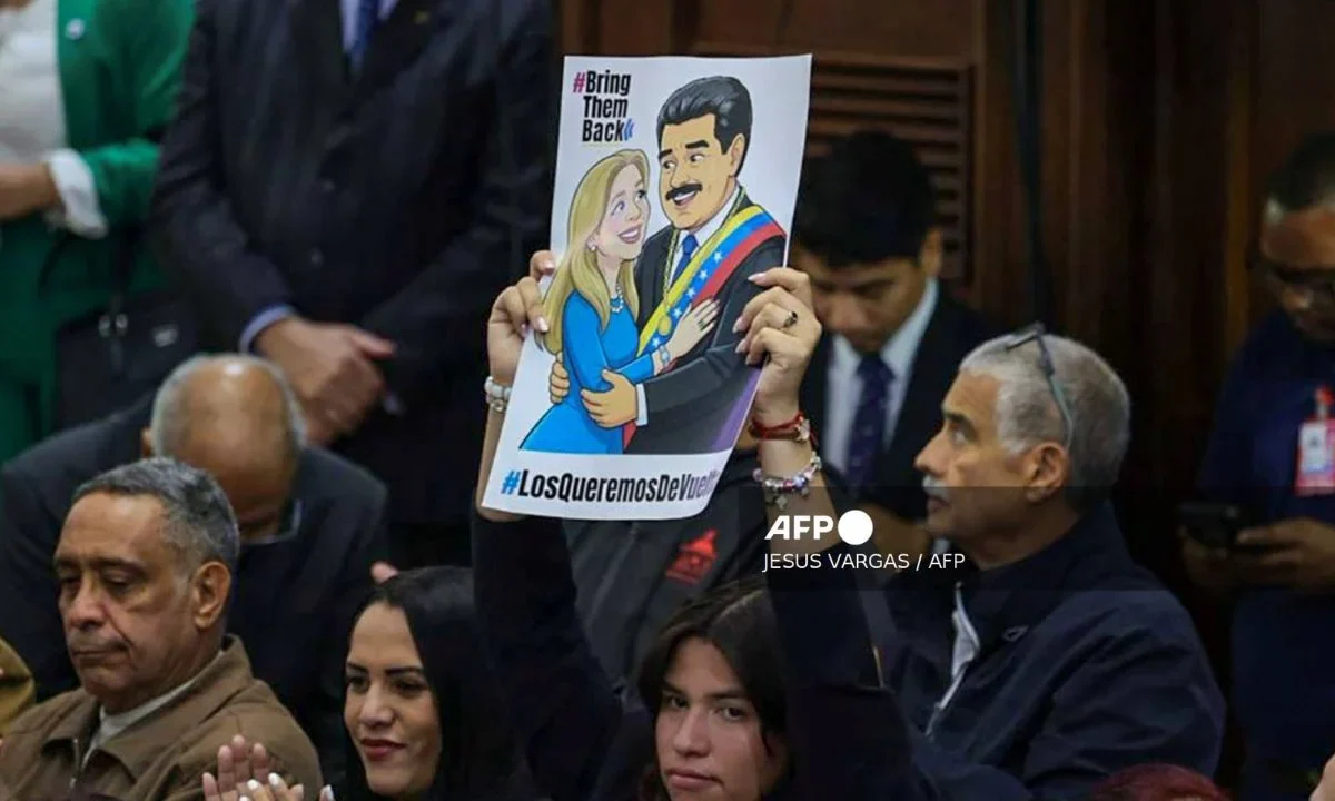 Se desconoce si Nicolás Maduro dictó el mensaje a su equipo o aprobó su contenido, pero finaliza con su firma y la de su esposa. 
