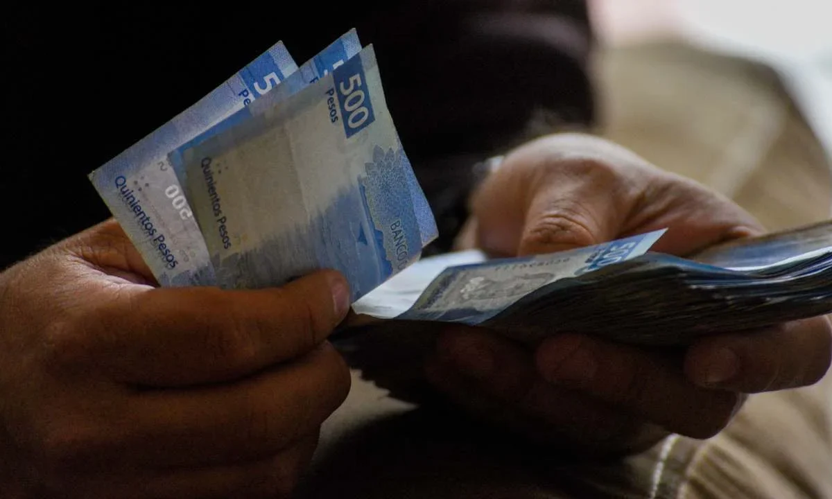 Exhiben a cuatro exfuncionarios con pensiones superiores al millón de pesos, lo que supera el salario de la presidenta Claudia Sheinbaum.
