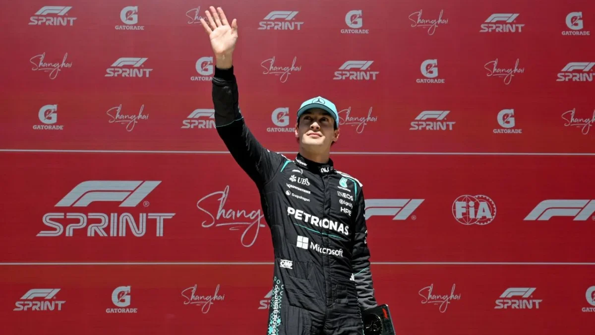 El piloto británico de Mercedes, George Russell, venció a la dupla de Ferrari y se llevó el sprint del Gran Premio de China este sábado.