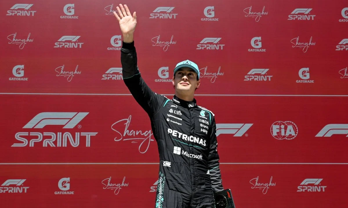 El piloto británico de Mercedes, George Russell, venció a la dupla de Ferrari y se llevó el sprint del Gran Premio de China este sábado.