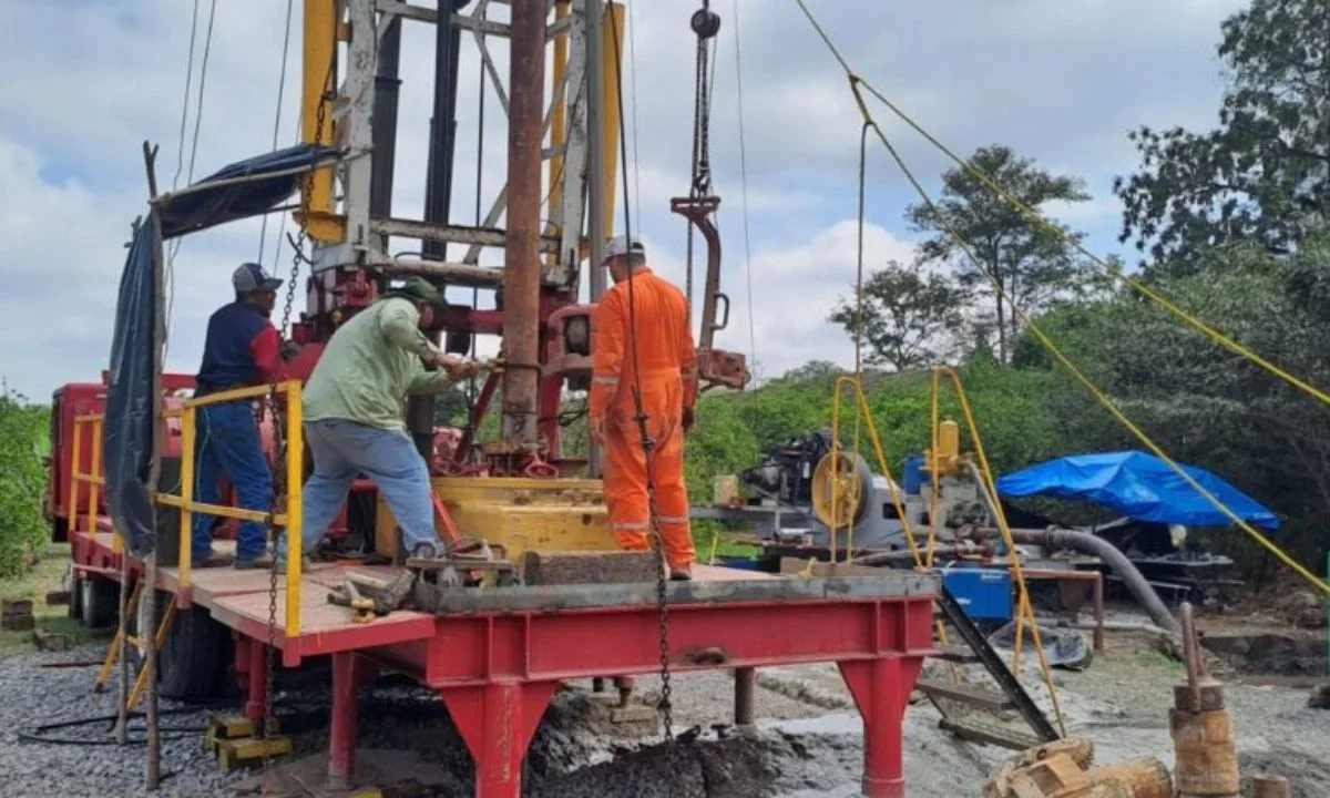La Comisión Estatal del Agua inició la perforación de pozo profundo en Matlapa, para garantizar el suministro de agua potable en la sierra.