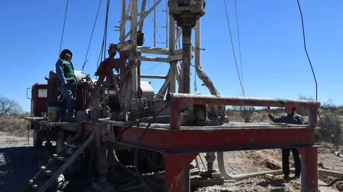 Autoridades de SLP modernizan el sistema de distribución de agua en Ciudad Satélite.