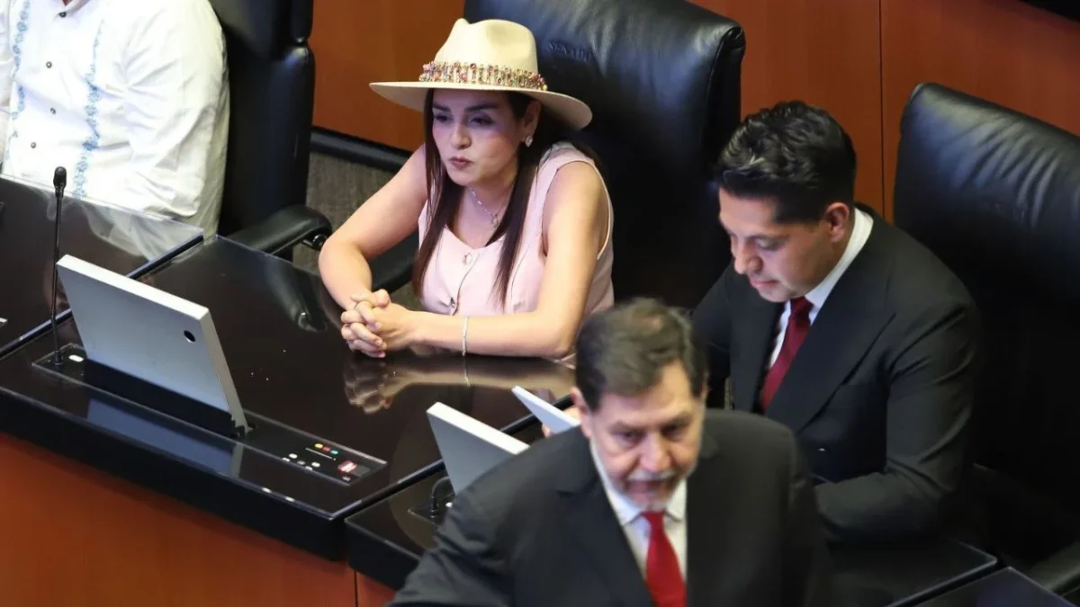 De visita en el Senado, Grecia Quiroz, presidenta municipal de Uruapan, informó que está valorando contender por gubernatura de Michoacán.