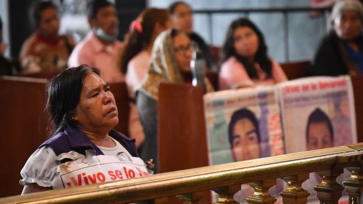 Las autoridades hallaron una bolsa de restos óseos humanos de 2014 y un horno crematorio 'clandestino' en la funeraria en Iguala.