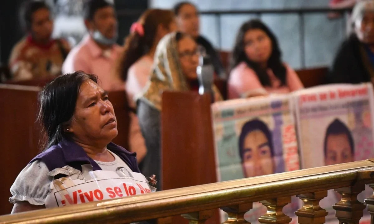 Las autoridades hallaron una bolsa de restos óseos humanos de 2014 y un horno crematorio 'clandestino' en la funeraria en Iguala.