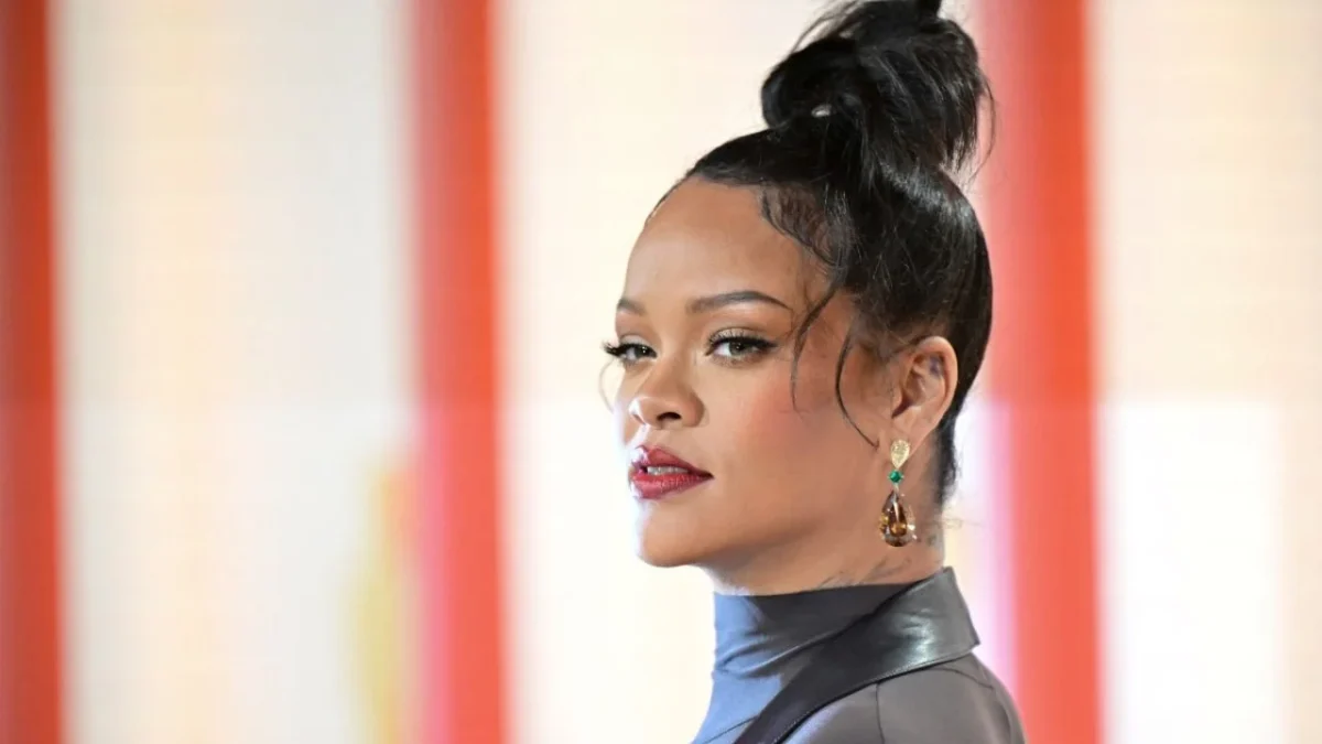 Las autoridades detuvieron e identificaron a la sospechosa de balear la casa de Rihanna, en donde la cantante y sus hijos estaban dentro.