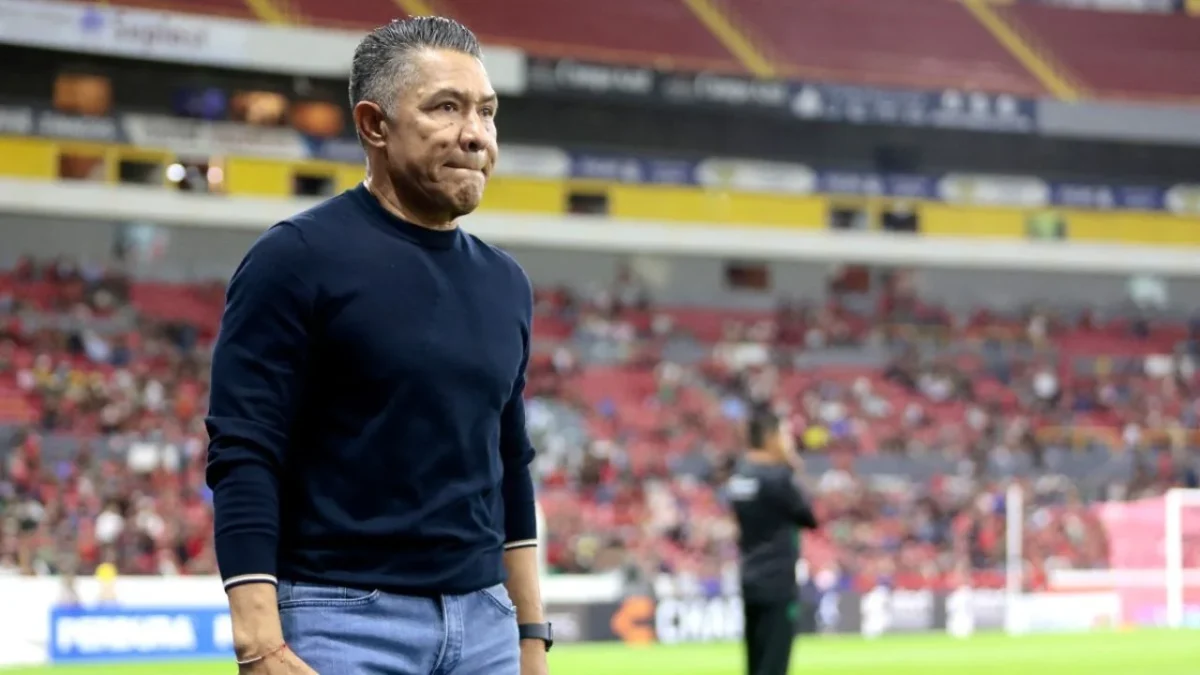 Tras anunciar su salida, Ignacio Ambriz pidió una disculpa a la afición por el mal desempeño del equipo durante lo que va de este torneo