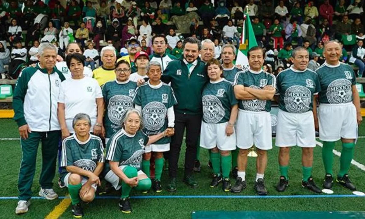 El IMSS realizó el arranque de Futbol sin correr, modalidad diseñada como alternativa segura de actividad física para adultos mayores.