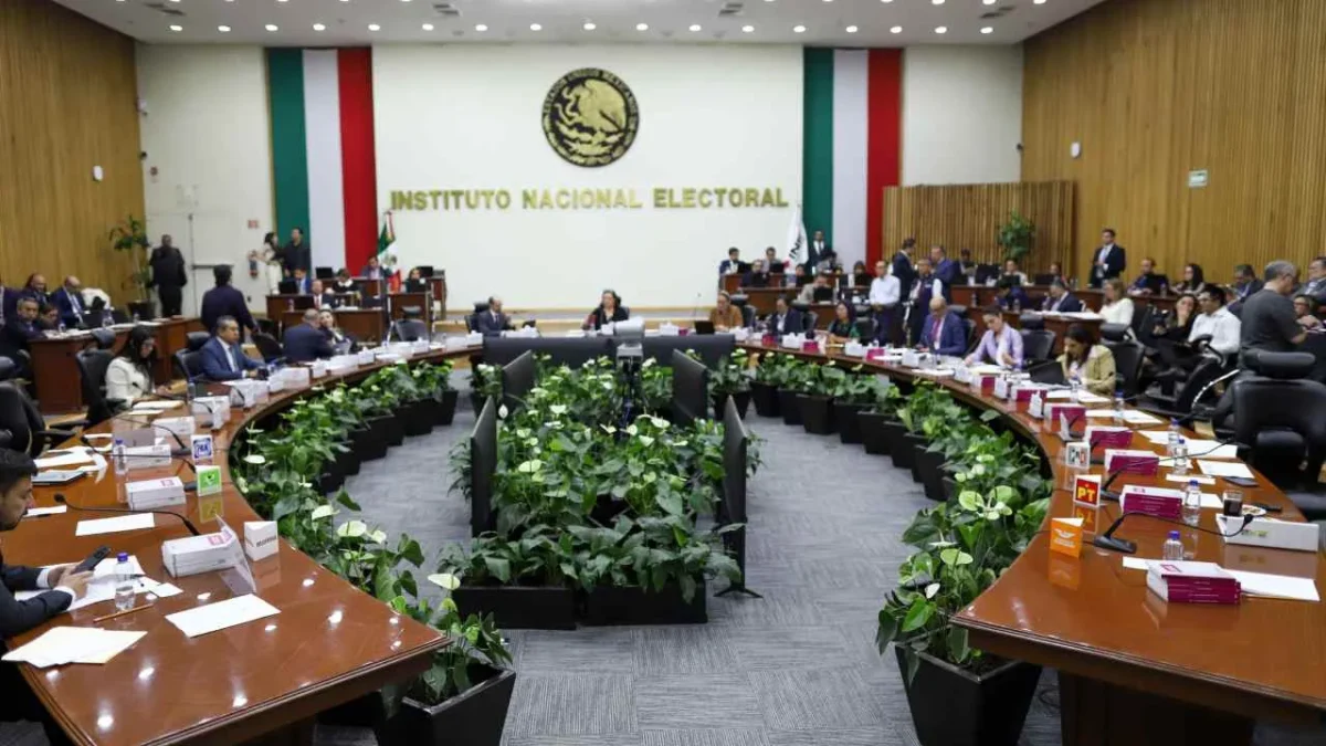El Consejo General del INE impone multas por 10.5 mdp derivado de afiliaciones indebidas.