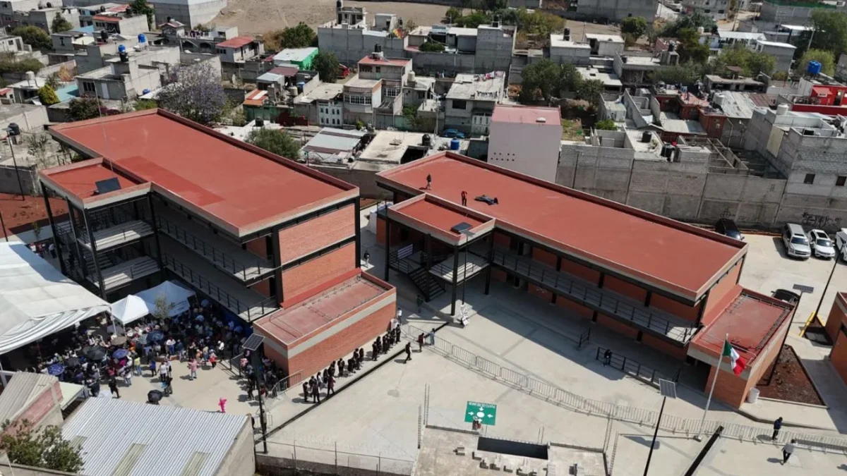 En Chimalhuacán e Ixtapaluca, en el Edomex, cada plantel de bachillerato tuvo inversión de 50 mdp en construcción y 17 mdp en equipamiento.
