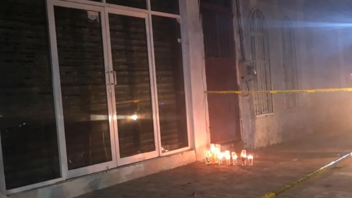 Autoridades de Michoacán investigan el entorno digital y familiar del adolescente que atacó a dos profesoras en una preparatoria de Lázaro Cárdenas, tras presuntos vínculos con grupos misóginos.