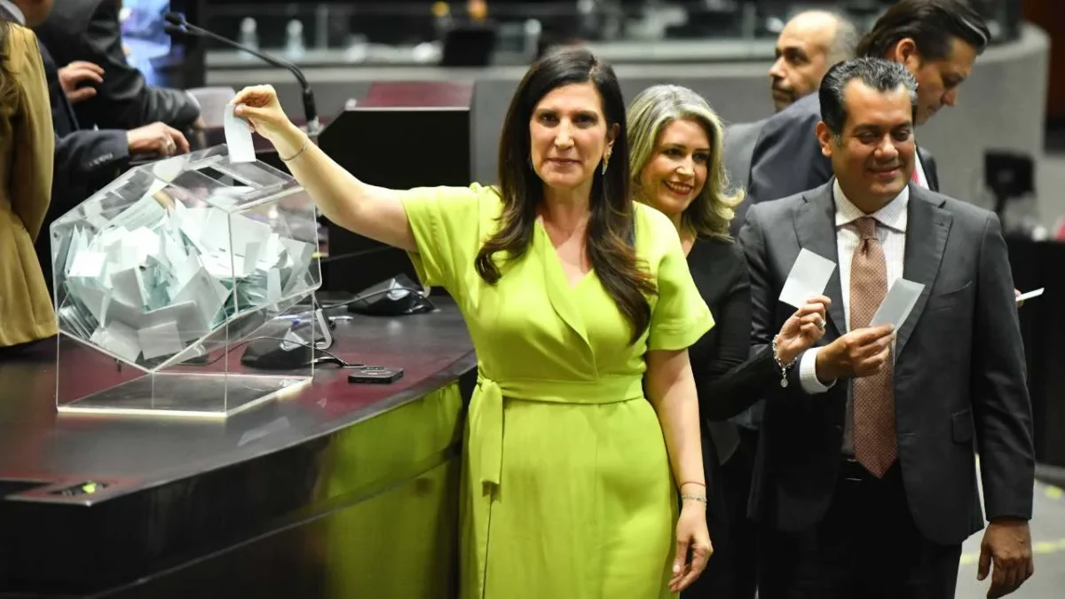 Kenia López Rabadán advirtió que el ‘Plan B’ elimina el principio de paridad.