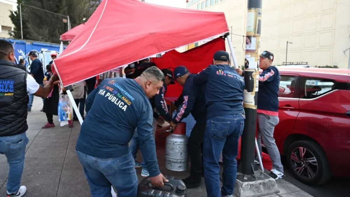 Rojo de la Vega presidió un operativo para retirar comercios ambulantes que no contaban con permisos necesarios, en la zona de Balderas.