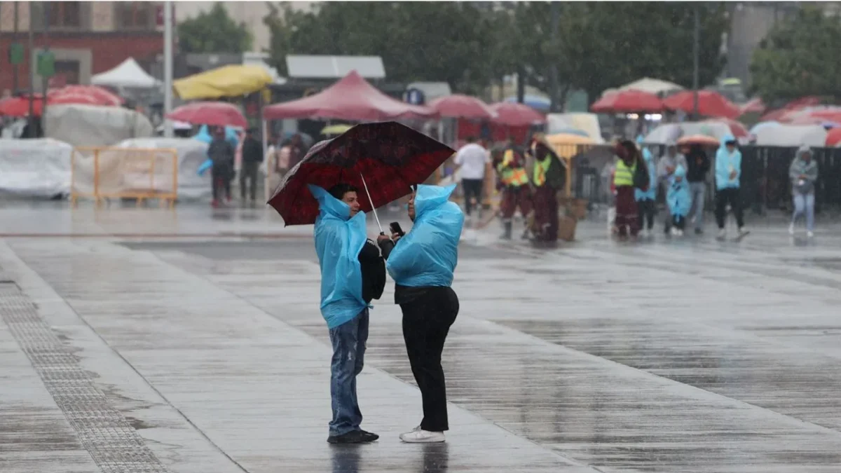 Las 16 alcaldías de la CDMX permanecen bajo la alerta Amarilla por lluvias, vientos e incluso granizo al menos hasta la noche del martes.