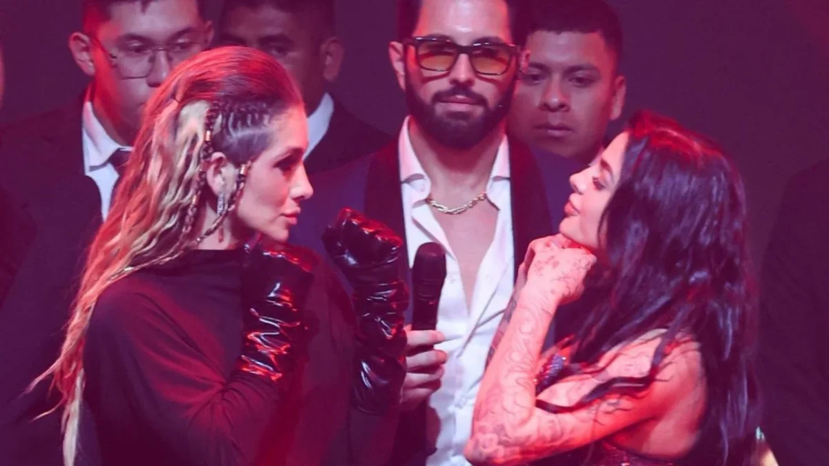 En el duelo estelar del Ring Royale, Karely Ruiz cayó ante su contrincante Marcela Mistral por decisión unánime tras acabar los 3 rounds.