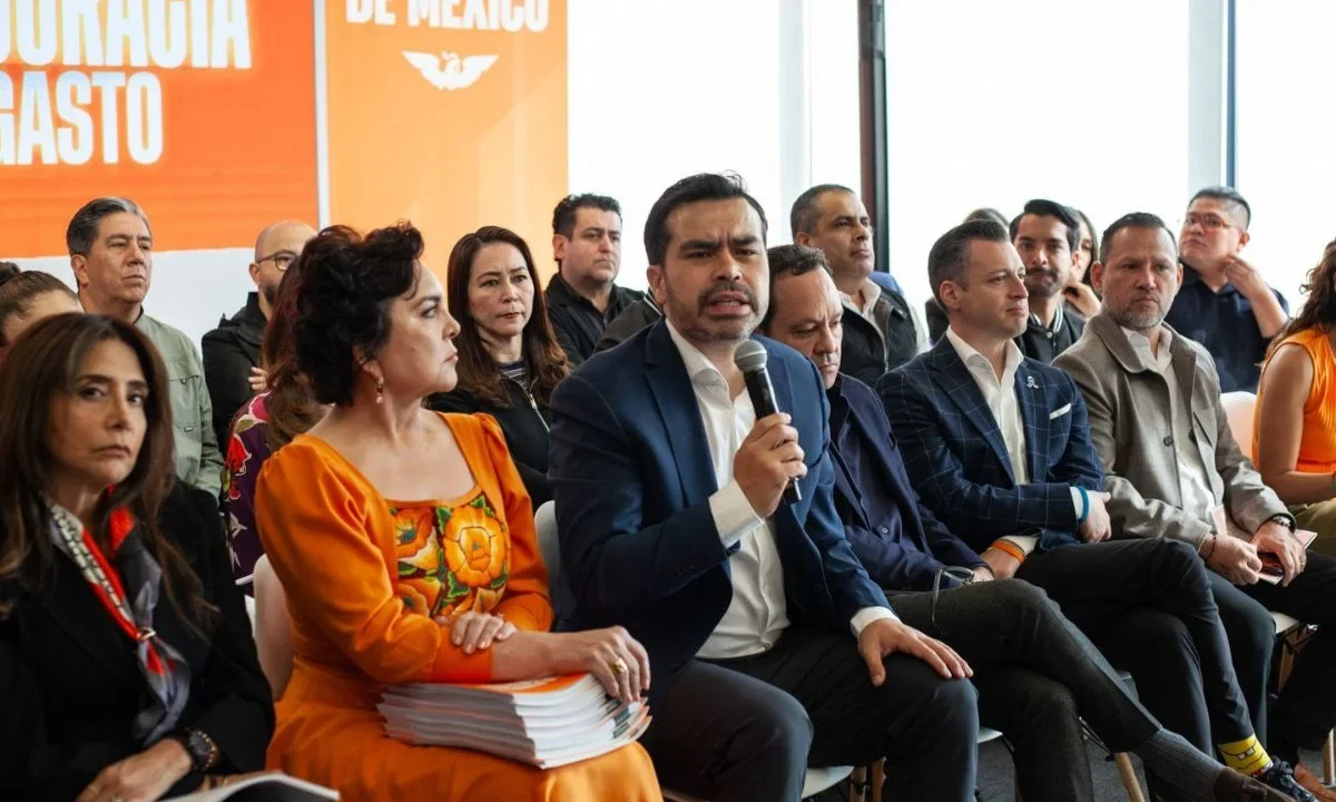 Jorge Álvarez Máynez, dirigente nacional de MC, abrió la posibilidad de negociar el voto en la reforma electoral si Morena se abre al diálogo.
