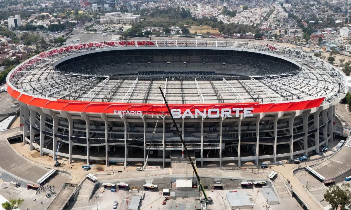 Autoridades implementan cierres viales y rutas alternas en los alrededores del estadio por el partido entre México y Portugal.