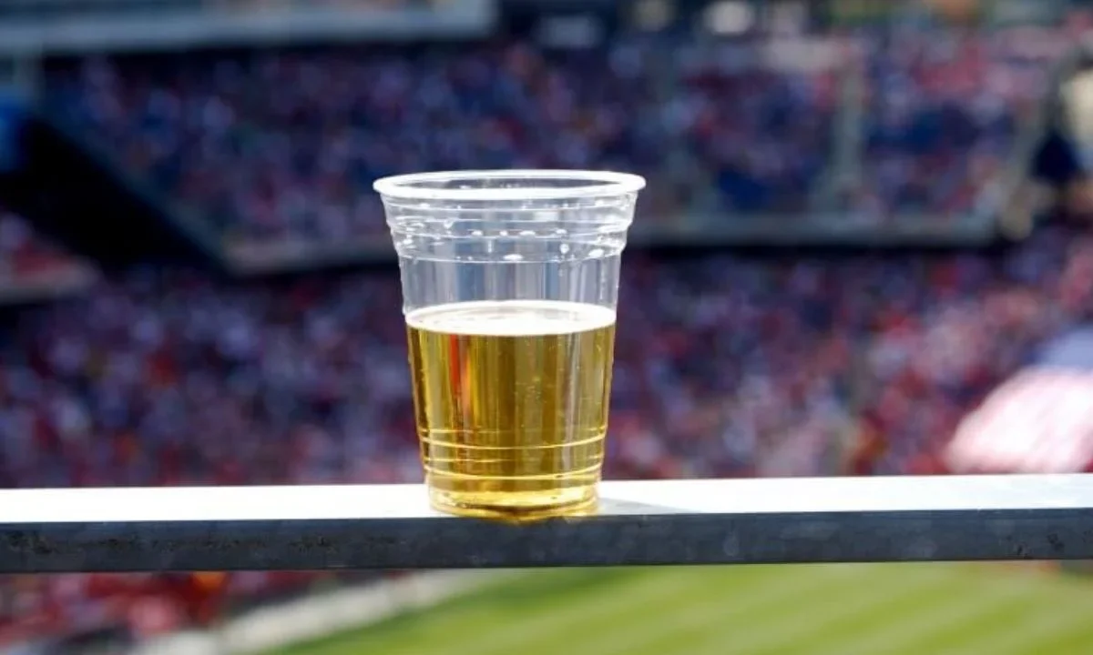 El diputado Paulo García planteó revisar la venta de bebidas alcohólicas en partidos del Mundial 2026 para evitar incidentes como los ocurridos en el Estadio Azteca.