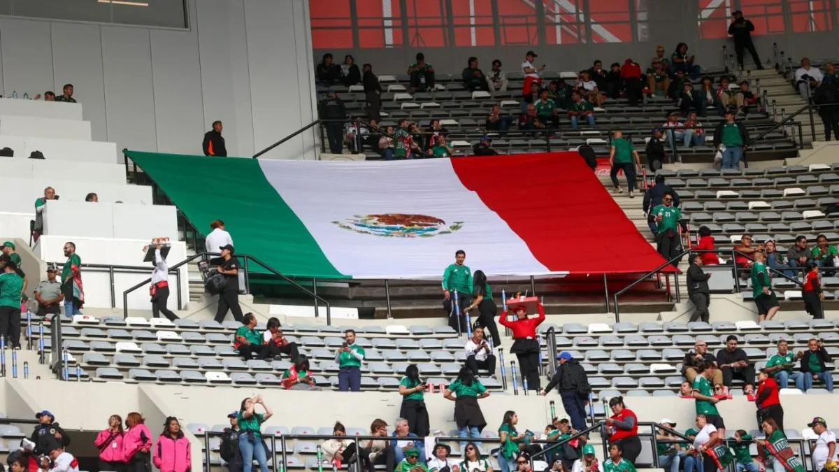 Un aficionado en estado de ebriedad murió dentro del Estadio Banorte tras intentar saltar del segundo al primer nivel de la zona de palcos.