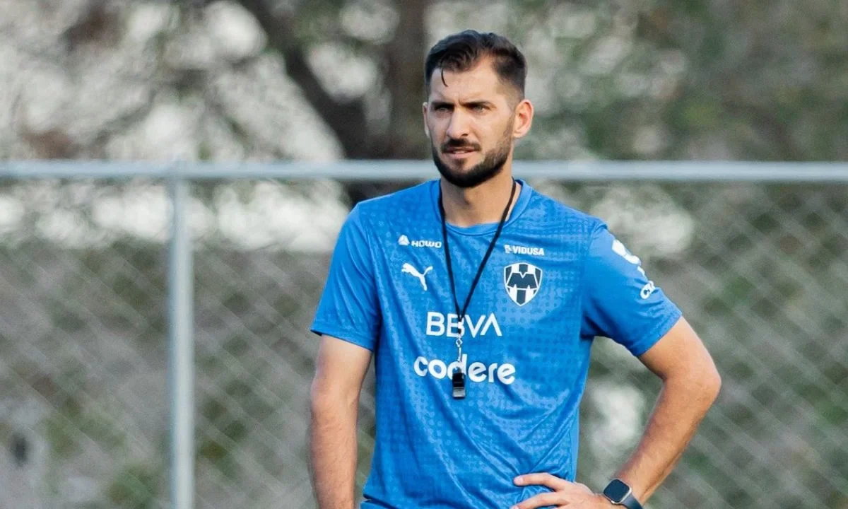 Nicolás Sánchez toma las riendas de Rayados tras la salida de Torrent