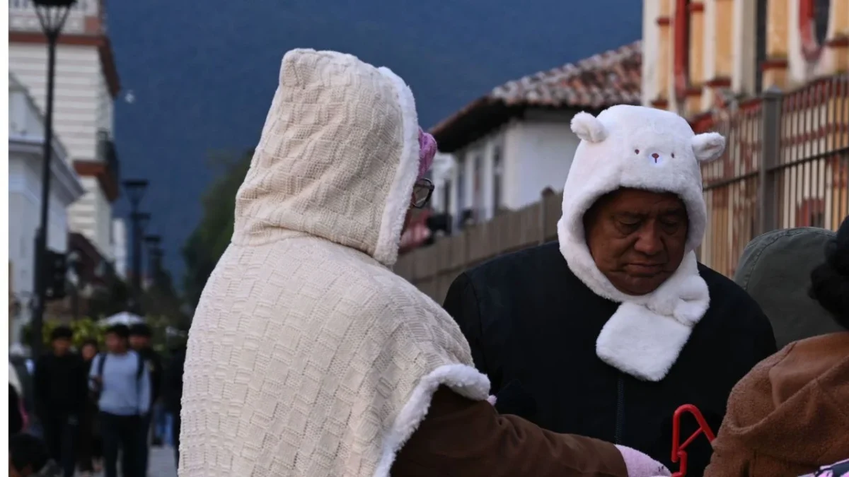 El frente frío número 39 provocará fuertes rachas de viento y descenso de temperatura en el norte del país, mientras persiste la onda de calor en estados del sur.