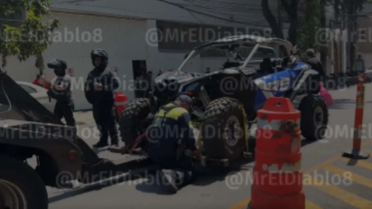 La Policía CDMX asegura tres vehículos razer, que iban en un cortejo fúnebre.