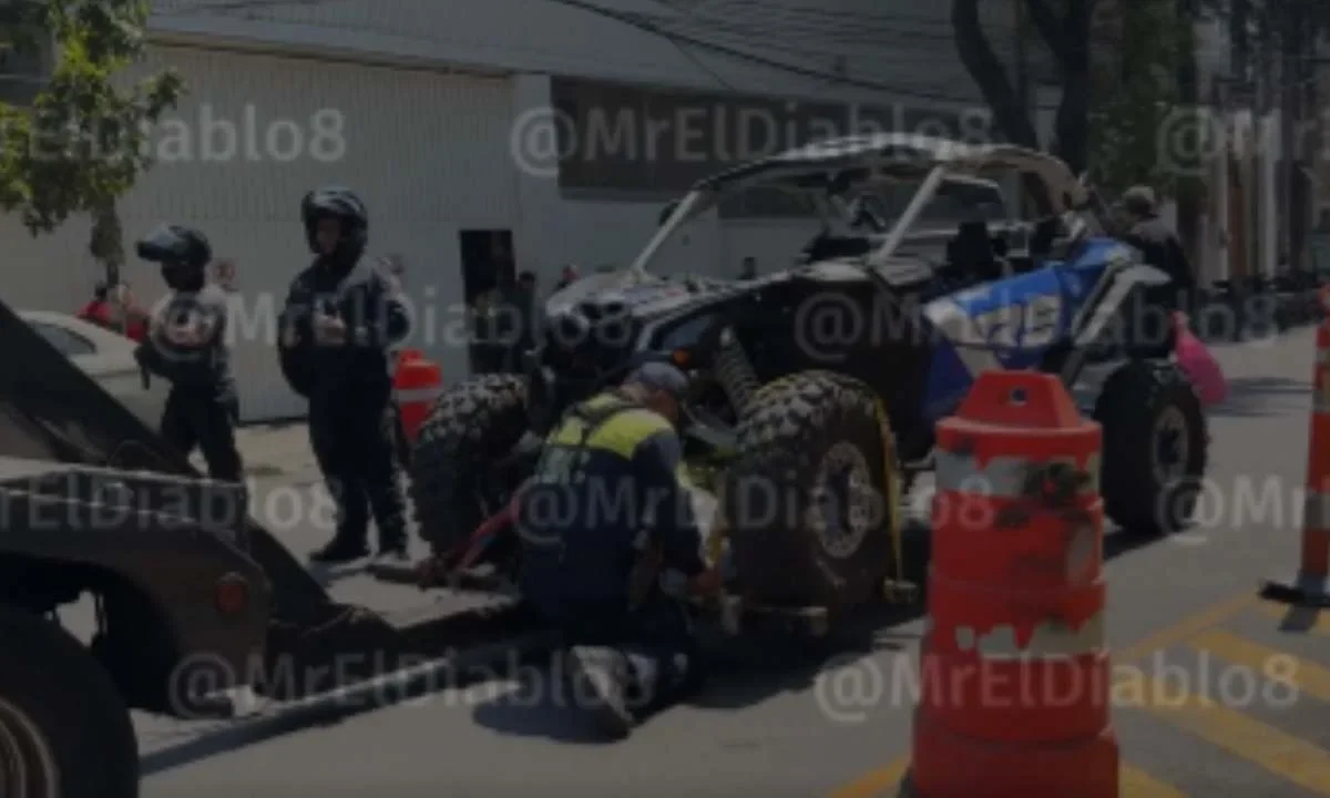 La Policía CDMX asegura tres vehículos razer, que iban en un cortejo fúnebre.