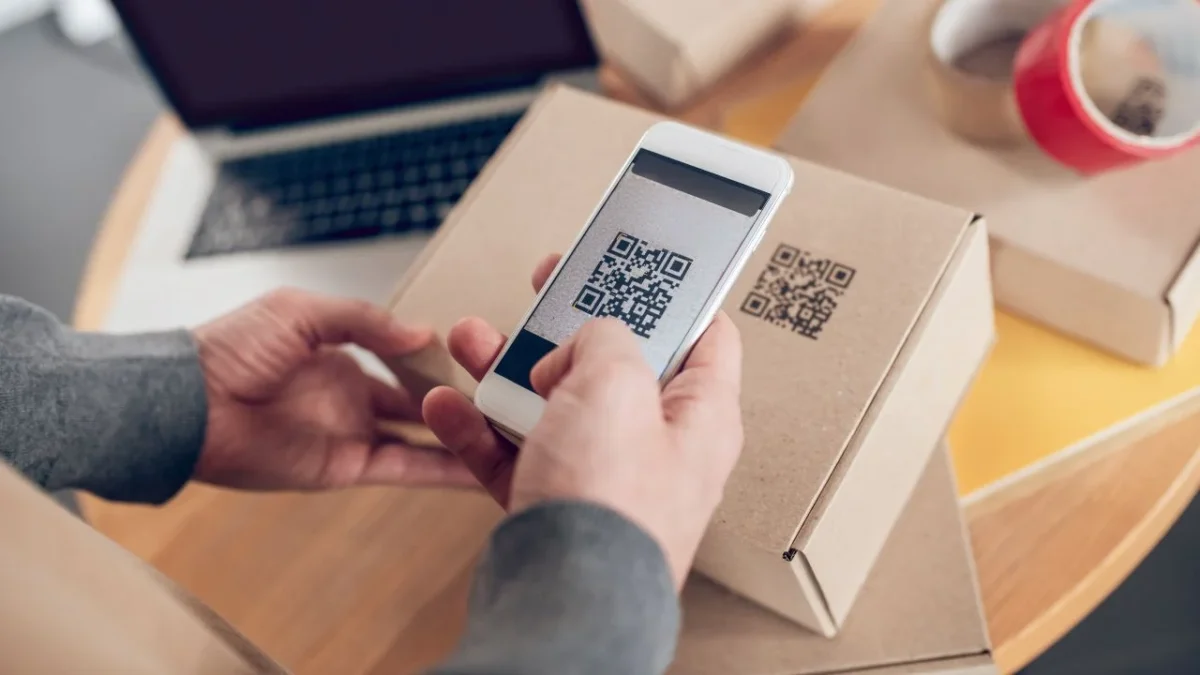 La Policía Cibernética alertó sobre una nueva modalidad de fraude con la que delincuentes utilizan paquete 'sorpresa' con código QR.