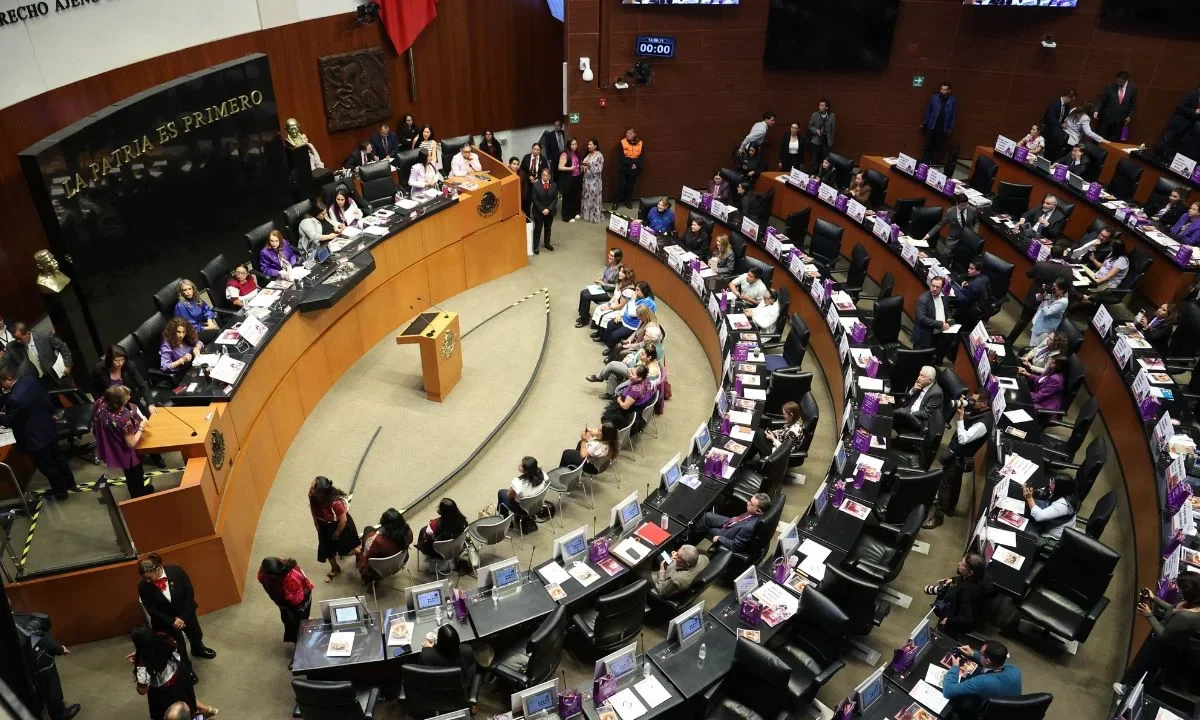 Posponen discusión de Plan B en el Senado