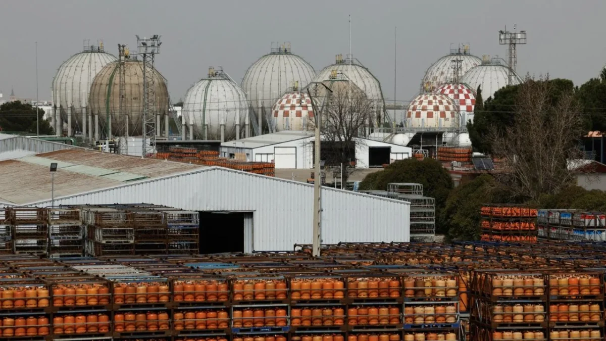 Este domingo, el precio del petróleo experimentó un fuerte repunte desde las primeras horas del día, advierten lunes negro.