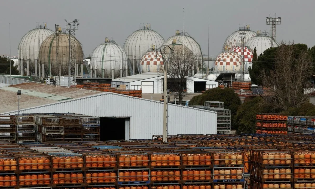 Este domingo, el precio del petróleo experimentó un fuerte repunte desde las primeras horas del día, advierten lunes negro.