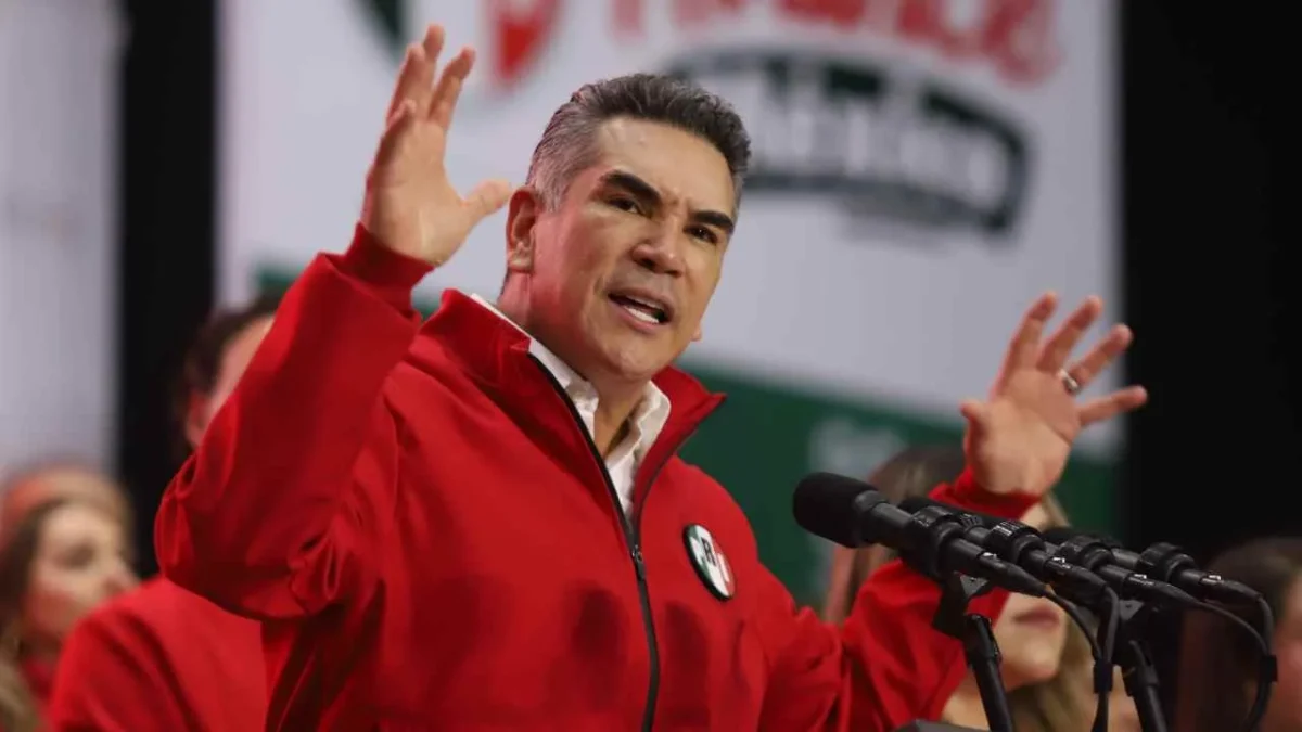 El presidente nacional del PRI, Alejandro Moreno, denunció que legisladores han recibido presiones externas para aprobar el Plan B en materia electoral.