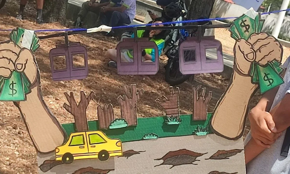Las manifestaciones en contra del proyecto del Cablebús, convocadas por ambientalistas, activistas y ciudadanía, persisten en Puebla capital.