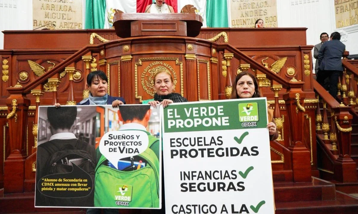 PVEM propone 4.5 años de cárcel a padres de hijos que ingresen armas a escuelas