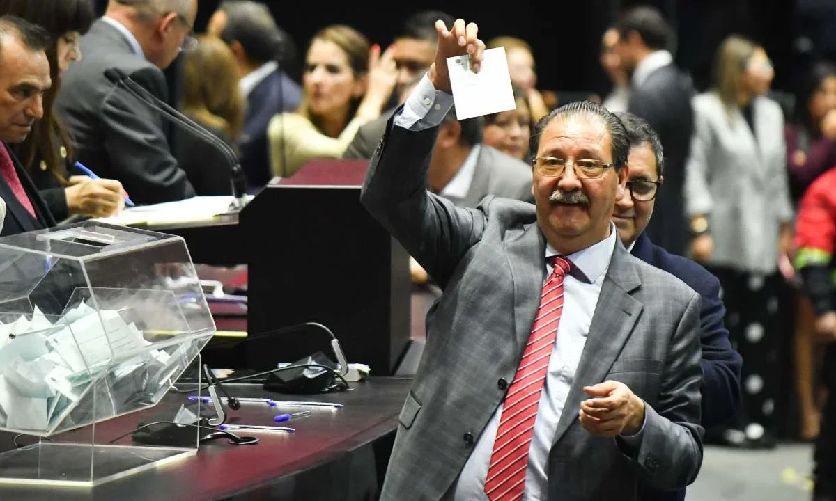 Reginaldo Sandoval señaló el ‘Plan B’ de la presidenta Claudia Sheinbaum y cuestionó el tipo de República que se quiere construir.