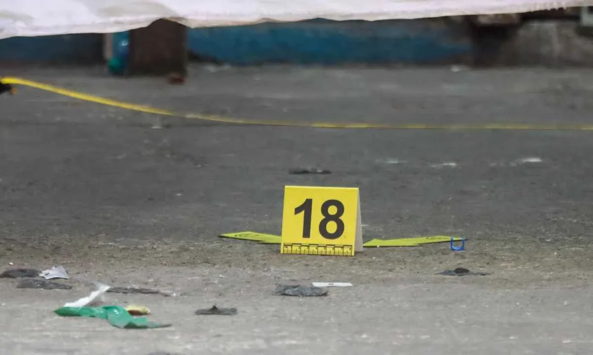 Una riña que terminó en balacera en el municipio de Naucalpan, dejó un muerto.