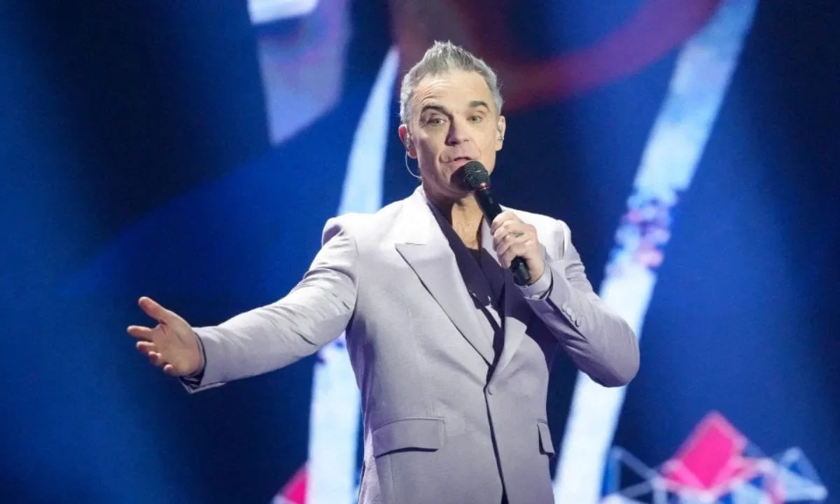 Robbie Williams muestra que aún continúa vigente y tras agotar entradas de su primera fecha, abrió una segunda presentación en México.