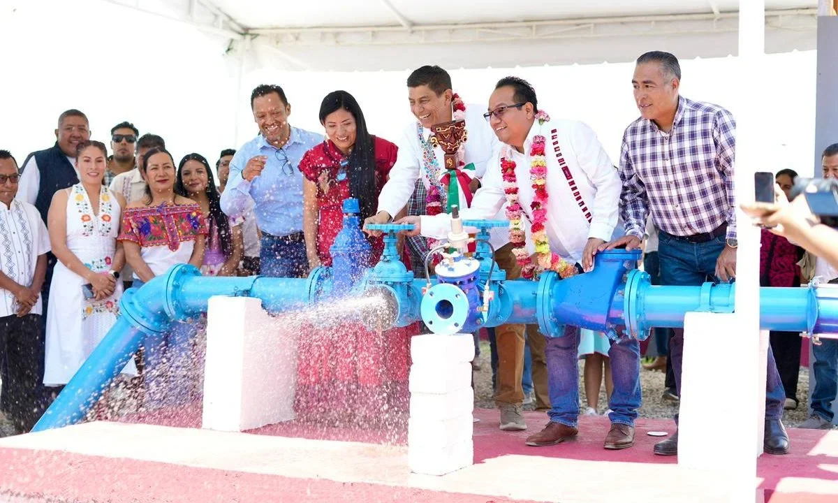 Salomón Jara Cruz inauguró tres pozos profundos que permitirán el suministro continuo de agua para las familias en diversas zonas de Oaxaca.
