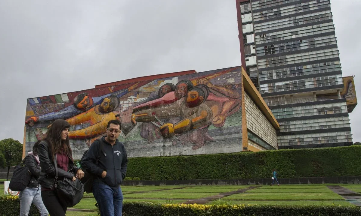La SCJN explicó que la decisión de eliminar becas de la UNAM se tomó en 2025 debido a la falta de presupuesto y que se mantendrá este año.