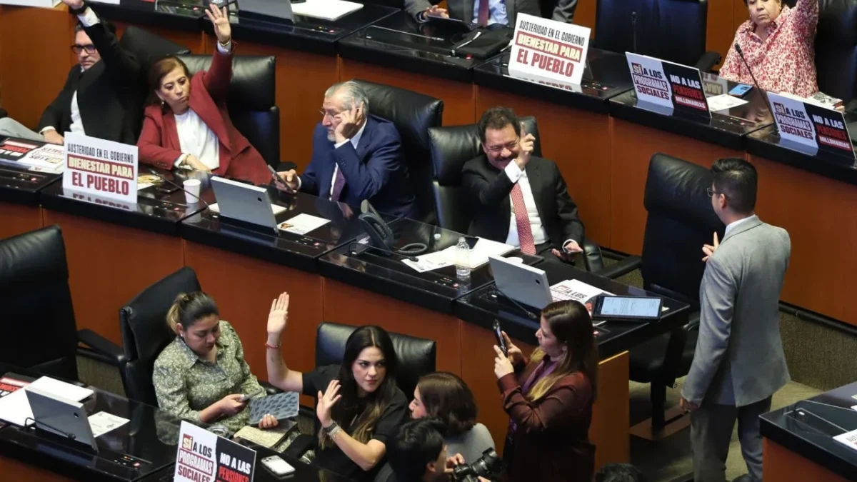 Senado aprobó dictamen que elimina pensiones doradas de exaltos funcionarios que obtengan más que el salario de la presidenta Sheinbaum.