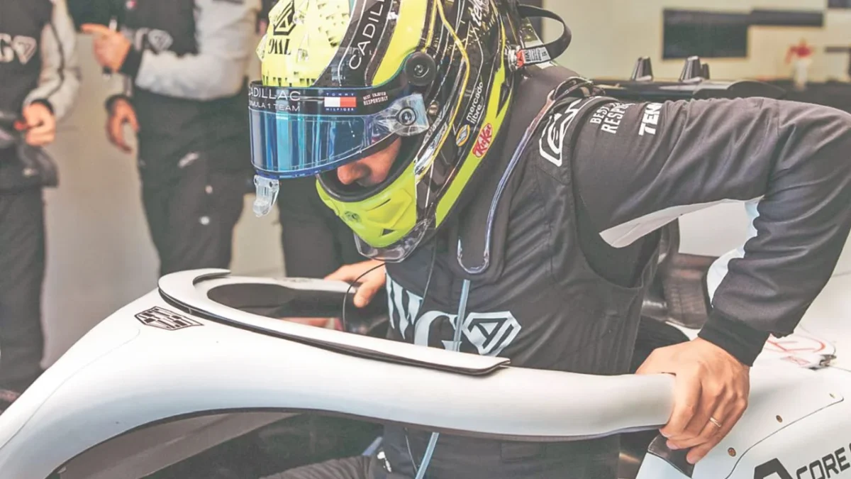 El piloto mexicano Sergio “Checo” Pérez se prepara para afrontar el desafío de regresar a la Fórmula 1 con Cadillac