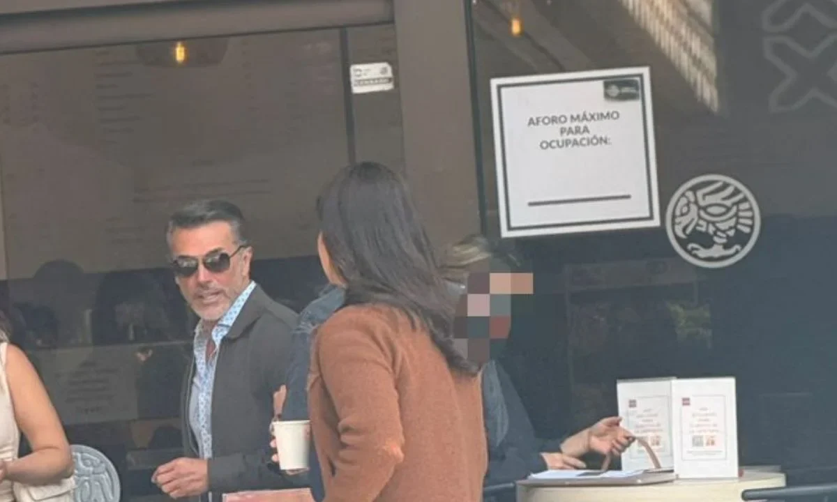 Captan a Sergio Mayer, en San Lázaro.