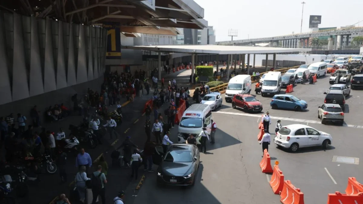 Uber no cuenta con autorización para prestar servicios dentro del polígono del AICM ni en otros aeropuertos del país, aseguró la SICT.