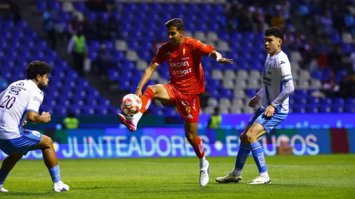 Puebla y Necaxa no se hacen daño en partido de la jornada 11 y se dividen puntos en el Estadio Cuauhtémoc, este viernes. 